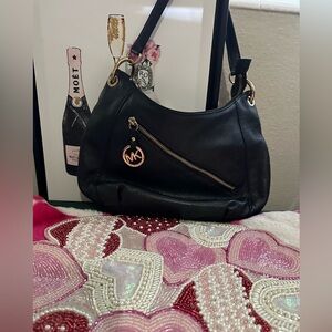 Michael Kors Pebbled Leather Shoulder Bag EUC